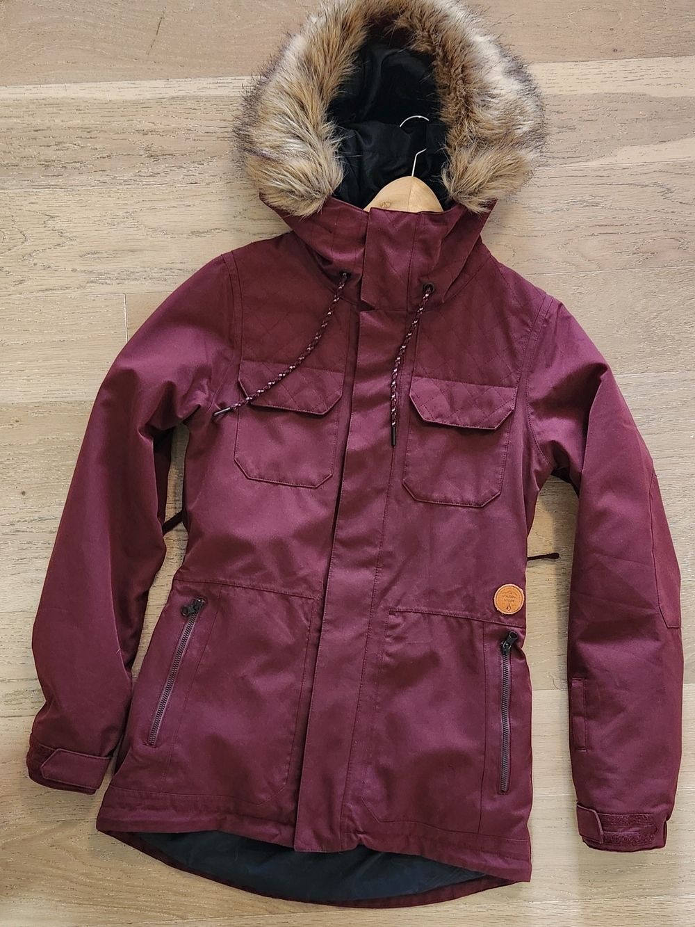 Volcom Stone Women's Ski / Snowboard Jacket Burgundy Faux Fur Hood Size S EUC